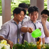 Kegiatan Prosesi Pradaksina & Pemandian Rupang Buddha Dalam Rangka Hari Tri Suci Waisak 2568 BE | SMK METTA MAITREYA